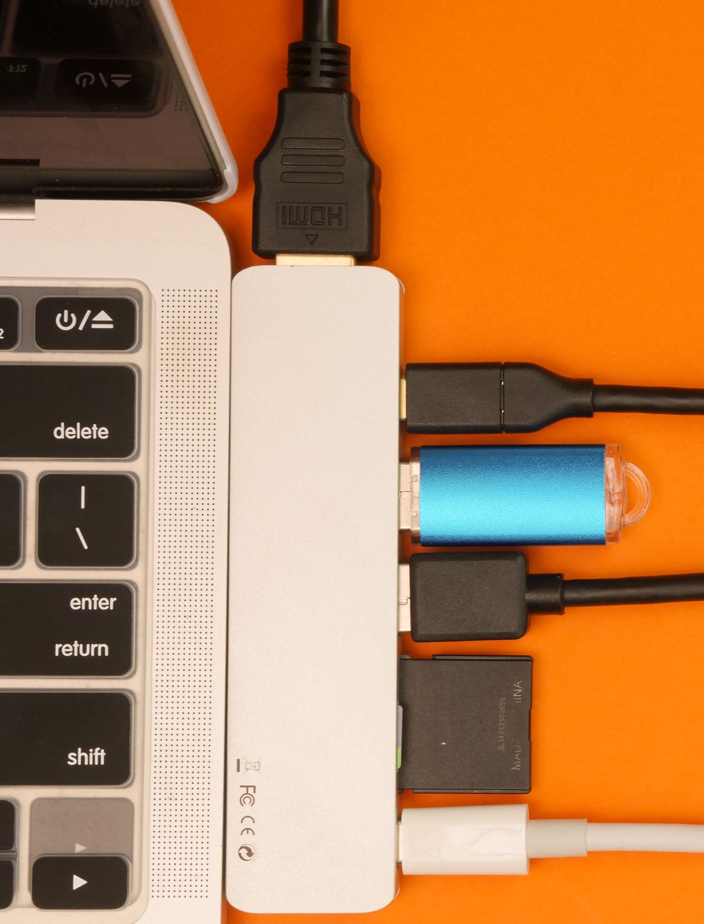 Laptop USB hub connections