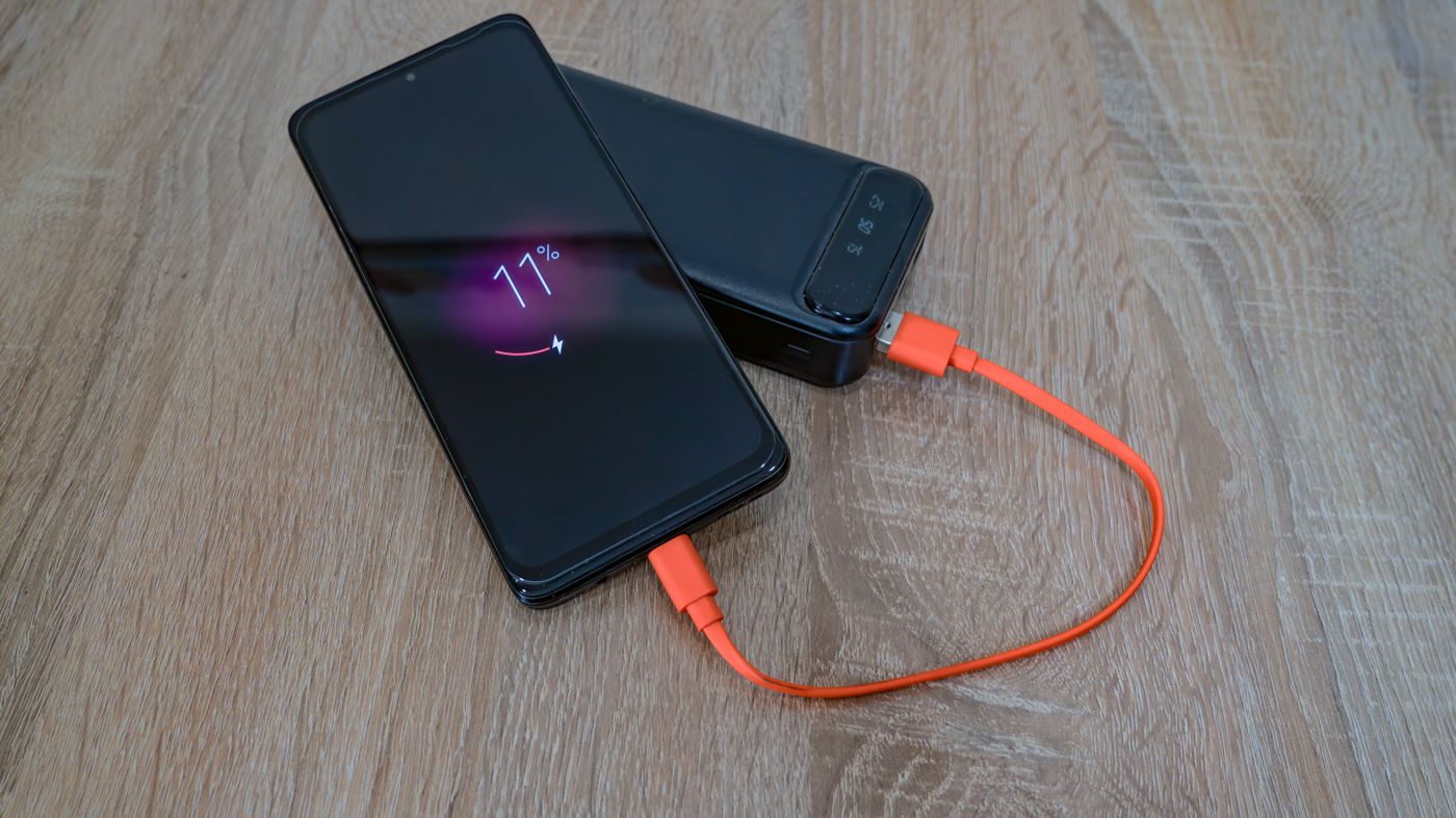 Power bank charging smartphone