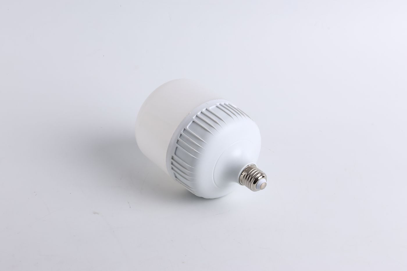 LED light bulb with screw fitting